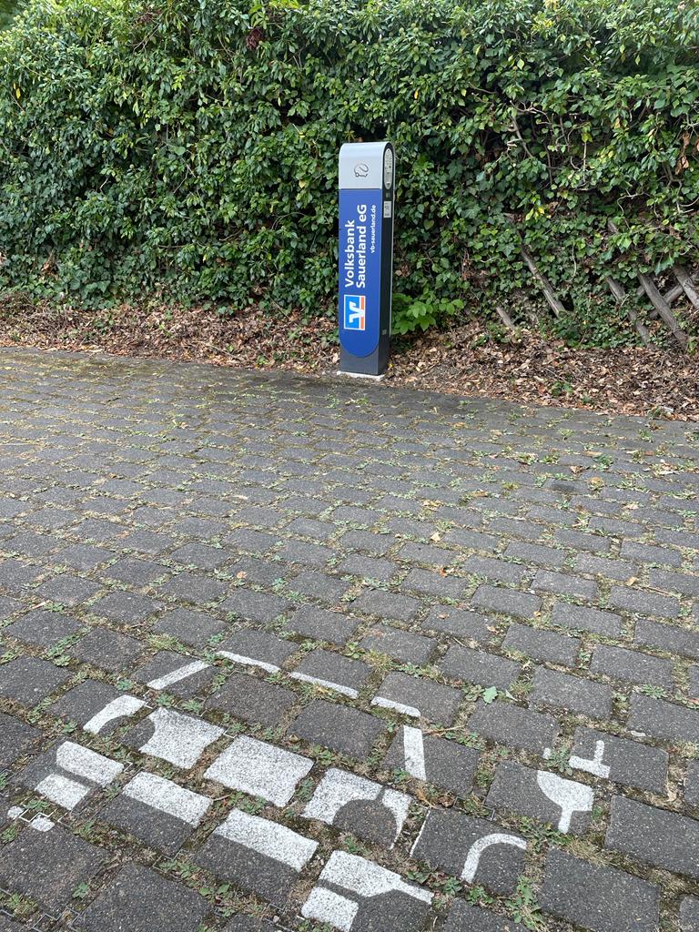 Erste E-Ladesäule im Sauerland wird eröffnet